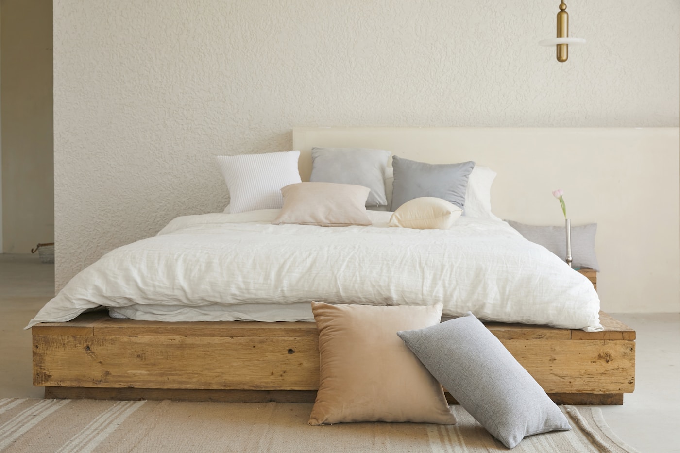 The small bedroom storage plan that keeps the floor clear