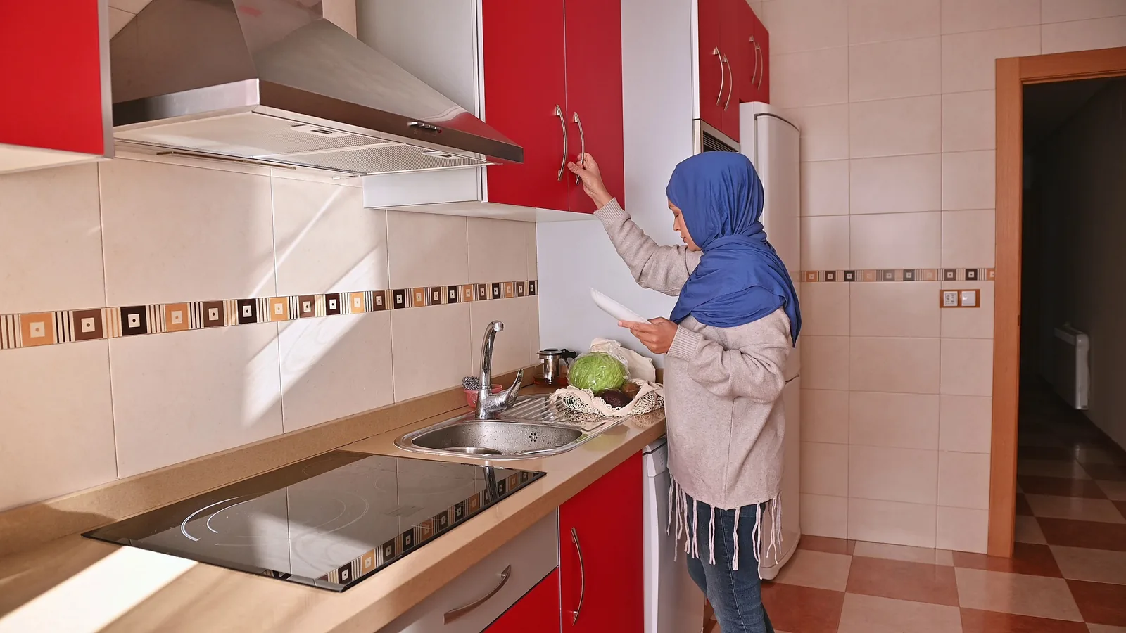 How To Compare Options For A Kitchen Cupboard Organisation System That Is Simple To Maintain cover image