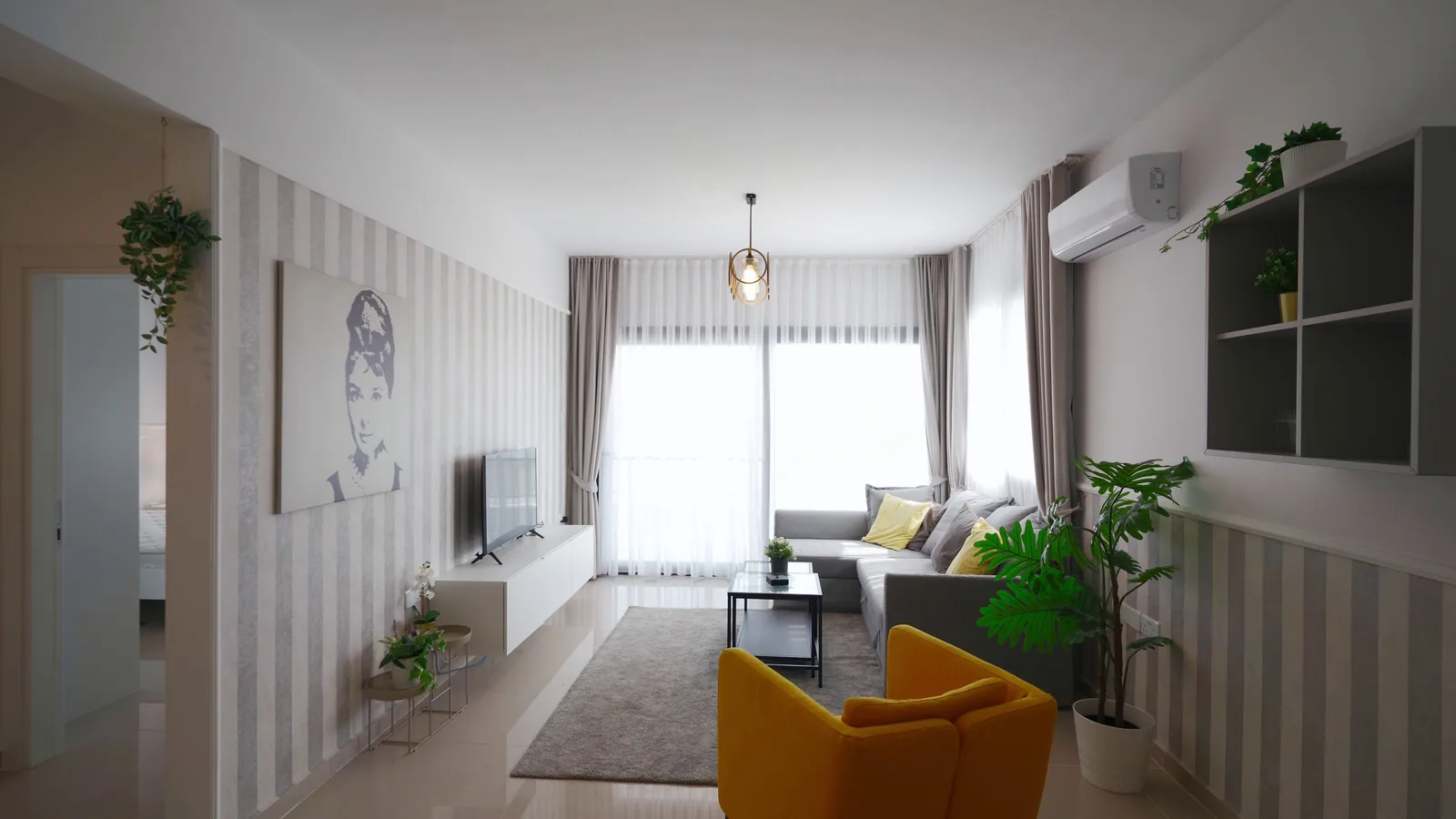 How To Compare Options For A Living Room Layout For Reading, Hosting And Quiet Evenings cover image