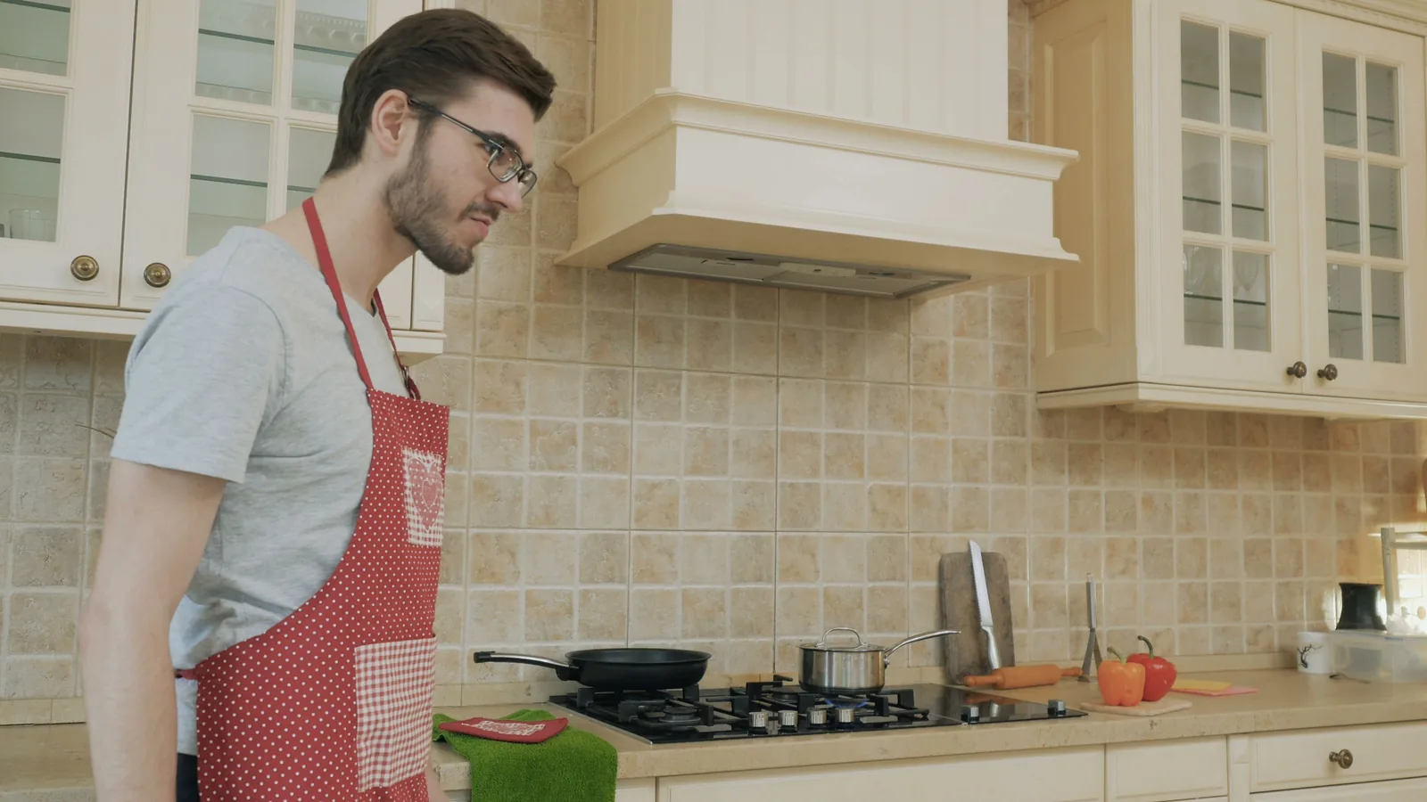 What To Check Before Choosing A Kitchen Cupboard Organisation System That Is Simple To Maintain cover image